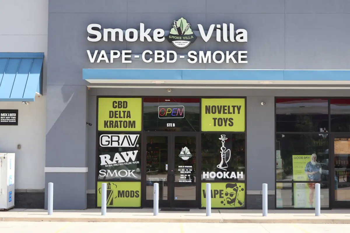 Smoke Villa Montgomery storefront