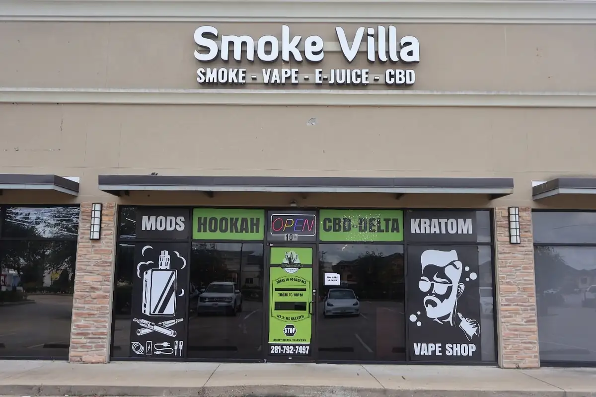Smoke Villa Rosenberg storefront